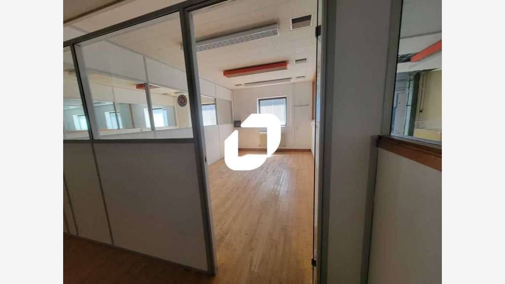 A louer Bureaux 1300m² Mennecy