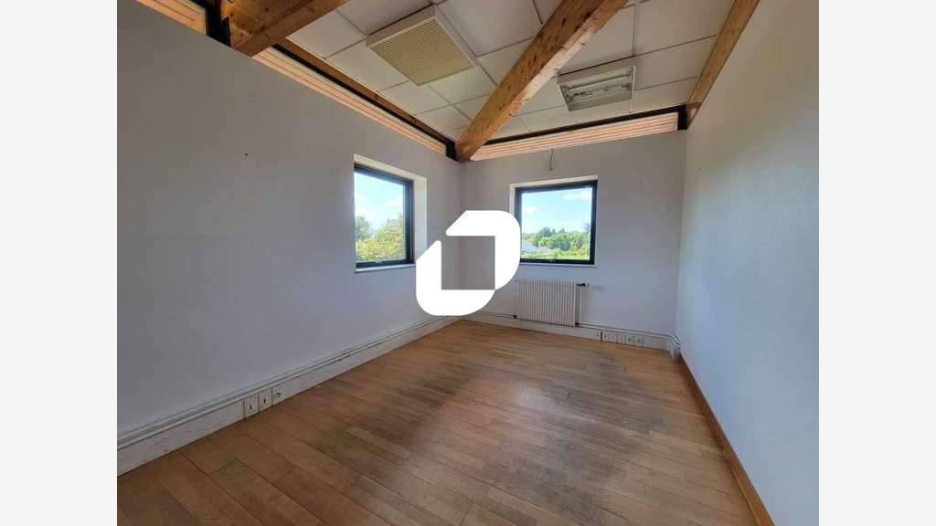 A louer Bureaux 1300m² Mennecy
