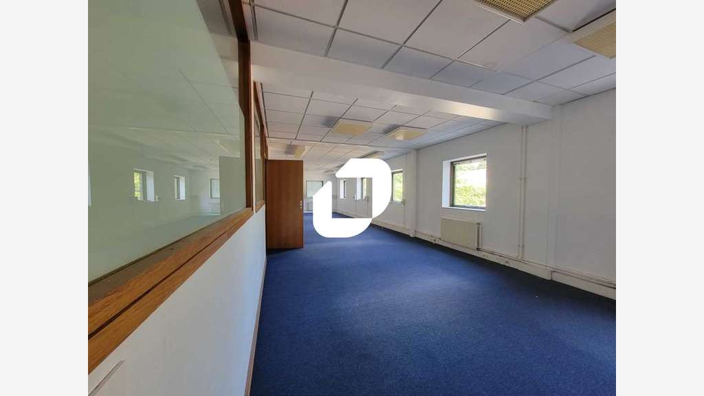 A louer Bureaux 1300m² Mennecy