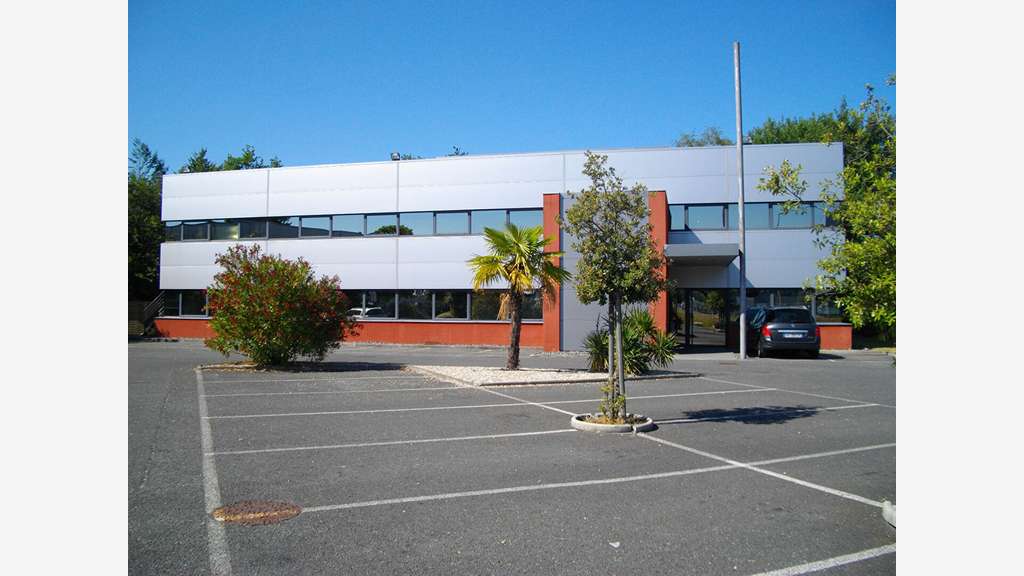 A louer bureaux 249m² RDC sortie N°11  à Mérignac