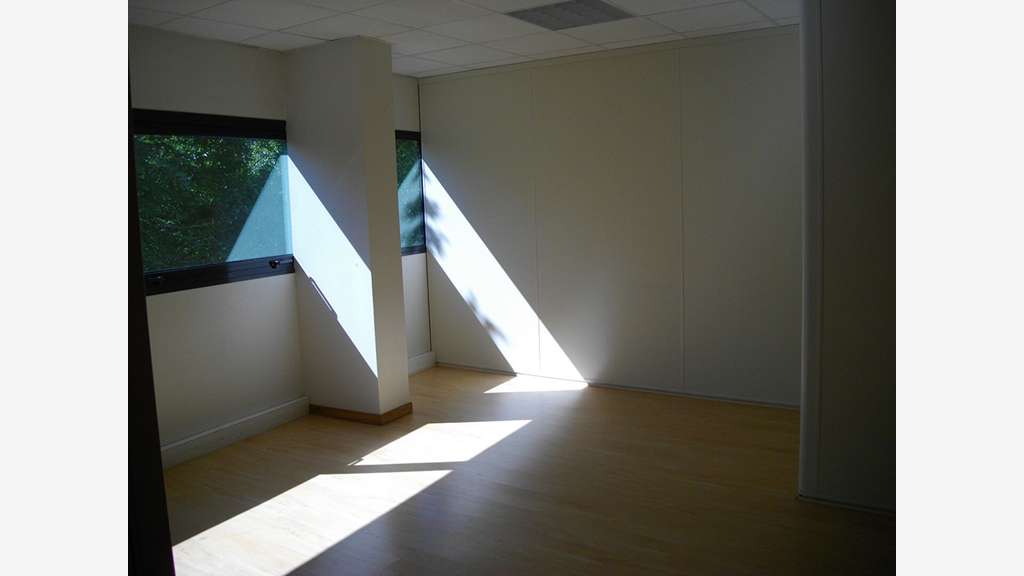 A louer bureaux 249m² RDC sortie N°11  à Mérignac