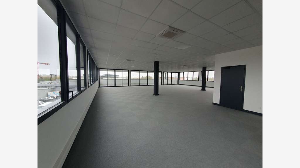 A louer bureaux 580m² dernier étage à Mérignac