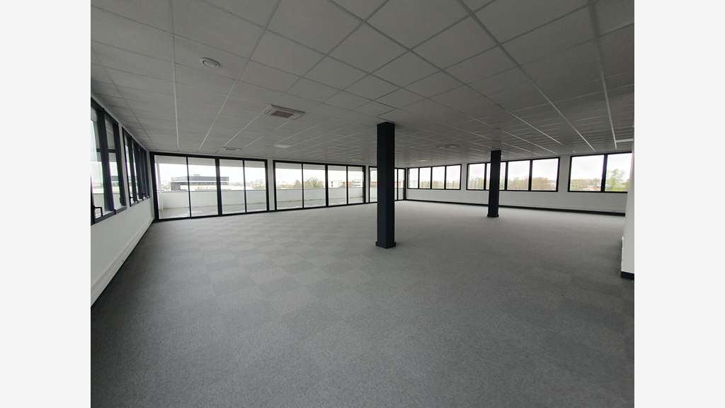 A louer bureaux 580m² dernier étage à Mérignac