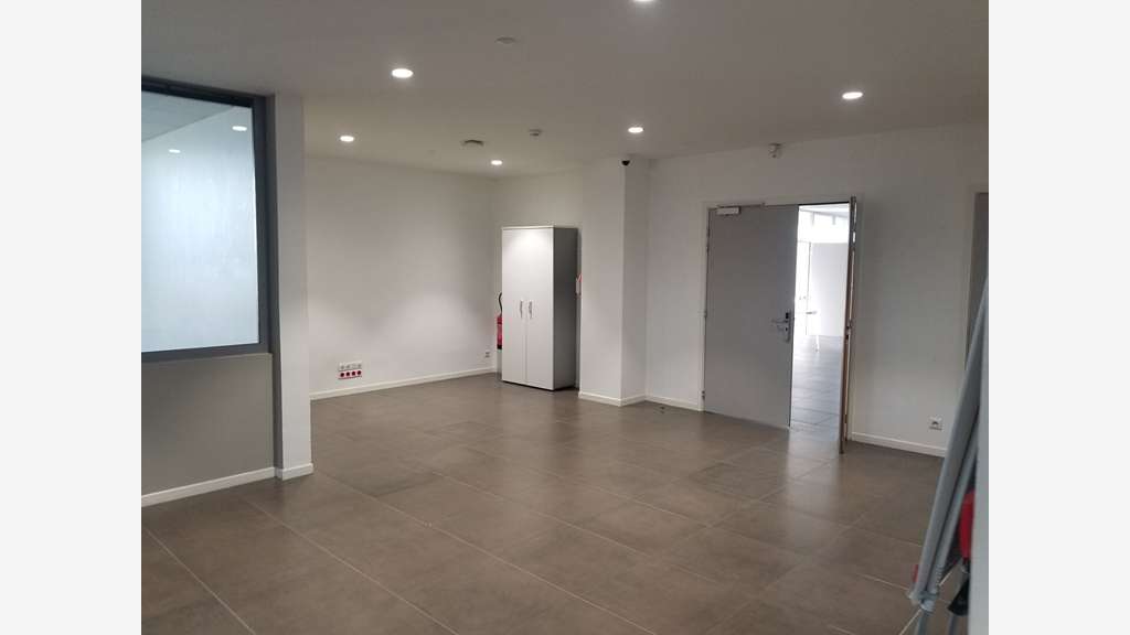 A louer bureaux 478m² R+3 à Mérignac  ZI du Phare