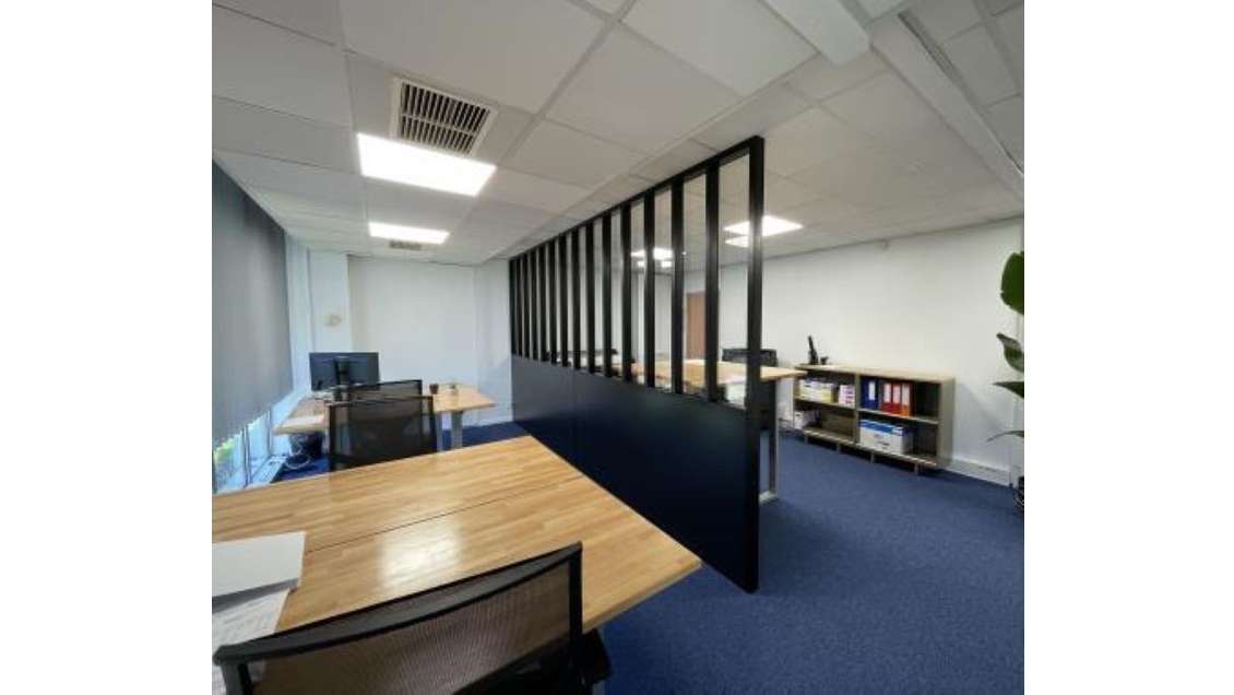 A louer bureaux 140m² RDC sortie N°11 à Mérignac