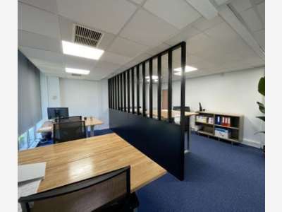 A louer bureaux 140m² RDC sortie N°11 à Mérignac