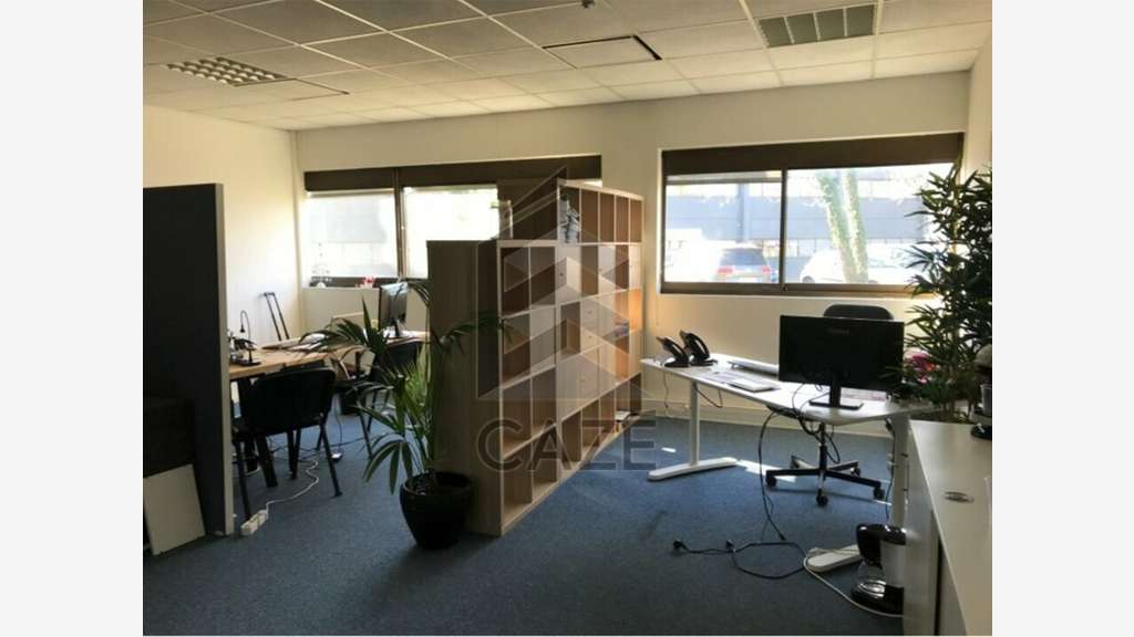 Bureaux 179m² R+1 à louer à Mérignac aéroport