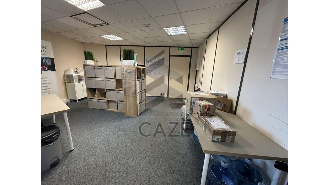 Bureaux à louer en RDC proche tramway à Mérignac 