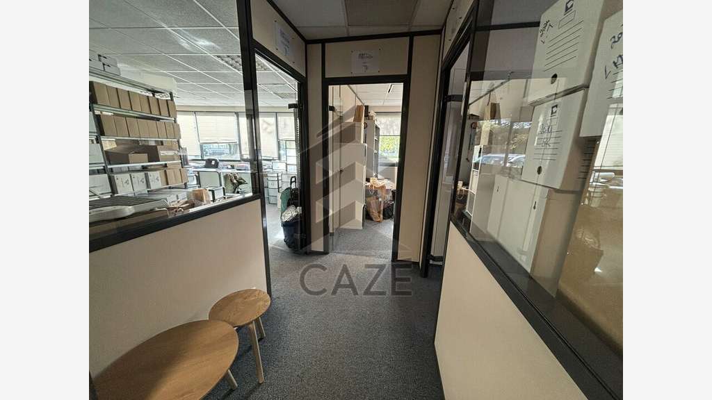 Bureaux à louer en RDC proche tramway à Mérignac