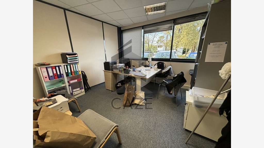 Bureaux à louer en RDC proche tramway à Mérignac