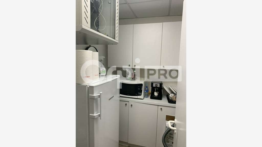 A louer bureau 75m² R+1 stationnement à Mérignac