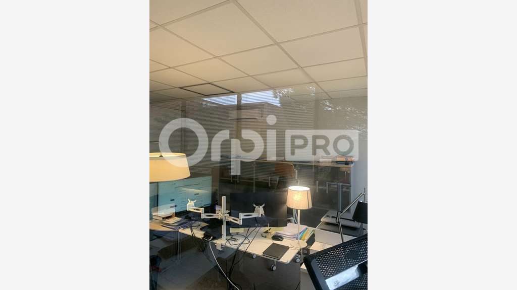 A louer bureau 75m² R+1 stationnement à Mérignac