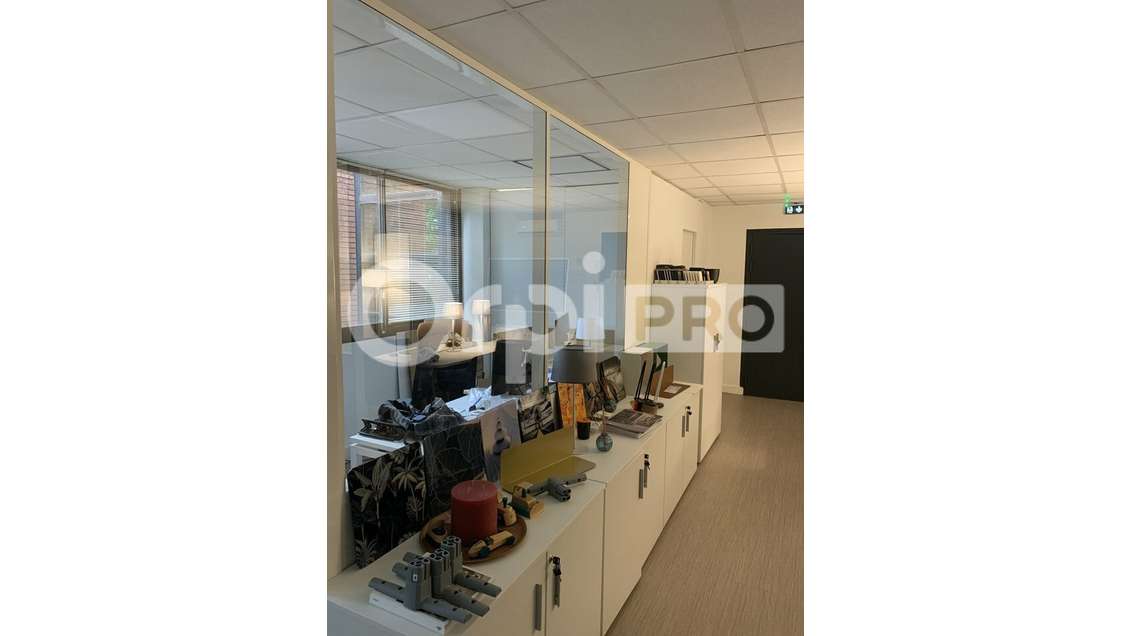 A louer bureau 75m² R+1 stationnement à Mérignac