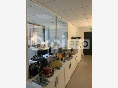 A louer bureau 75m² R+1 stationnement à Mérignac
