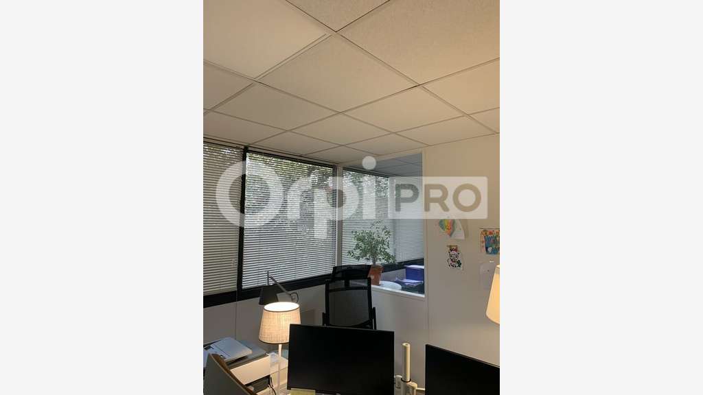 A louer bureau 75m² R+1 stationnement à Mérignac