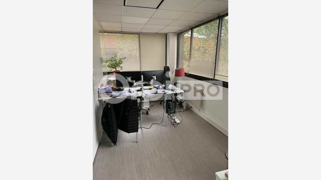 A louer bureau 75m² R+1 stationnement à Mérignac