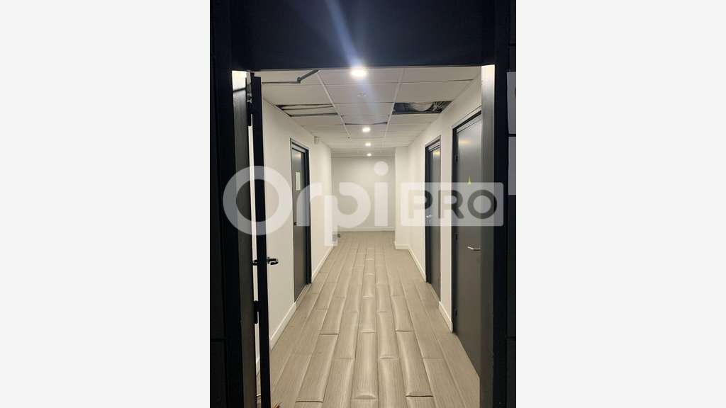 A louer bureau 75m² R+1 stationnement à Mérignac