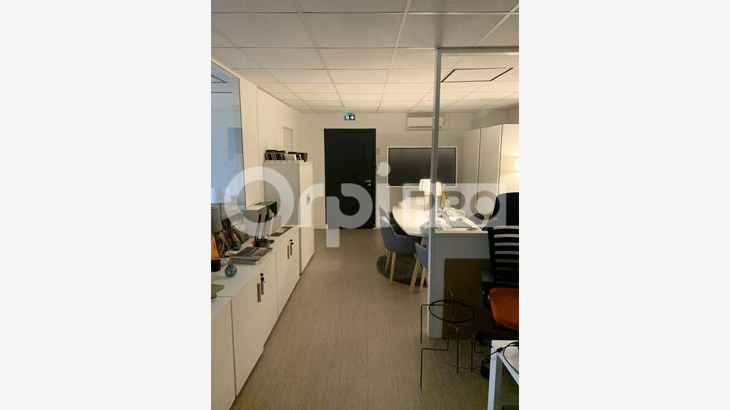 A louer bureau 75m² R+1 stationnement à Mérignac