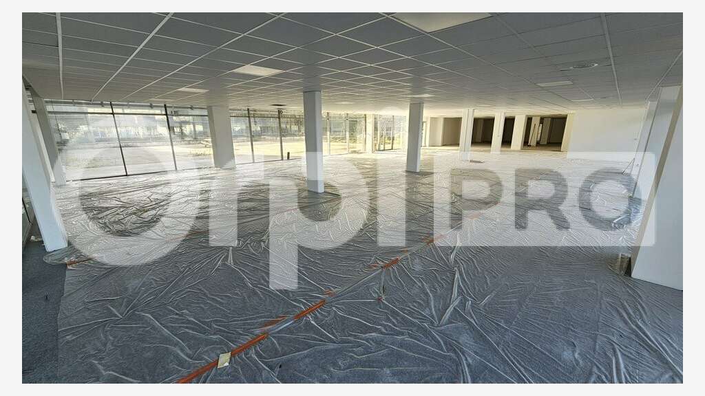 Bureaux très beaux volumes à louer à Mérignac