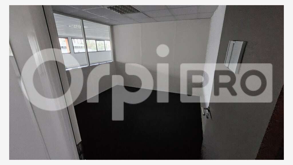 Bureaux aménagés 348m² à louer à Mérignac