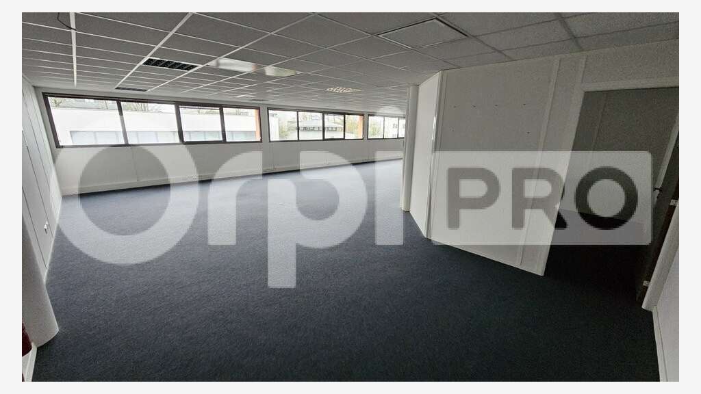 Bureaux aménagés 348m² à louer à Mérignac