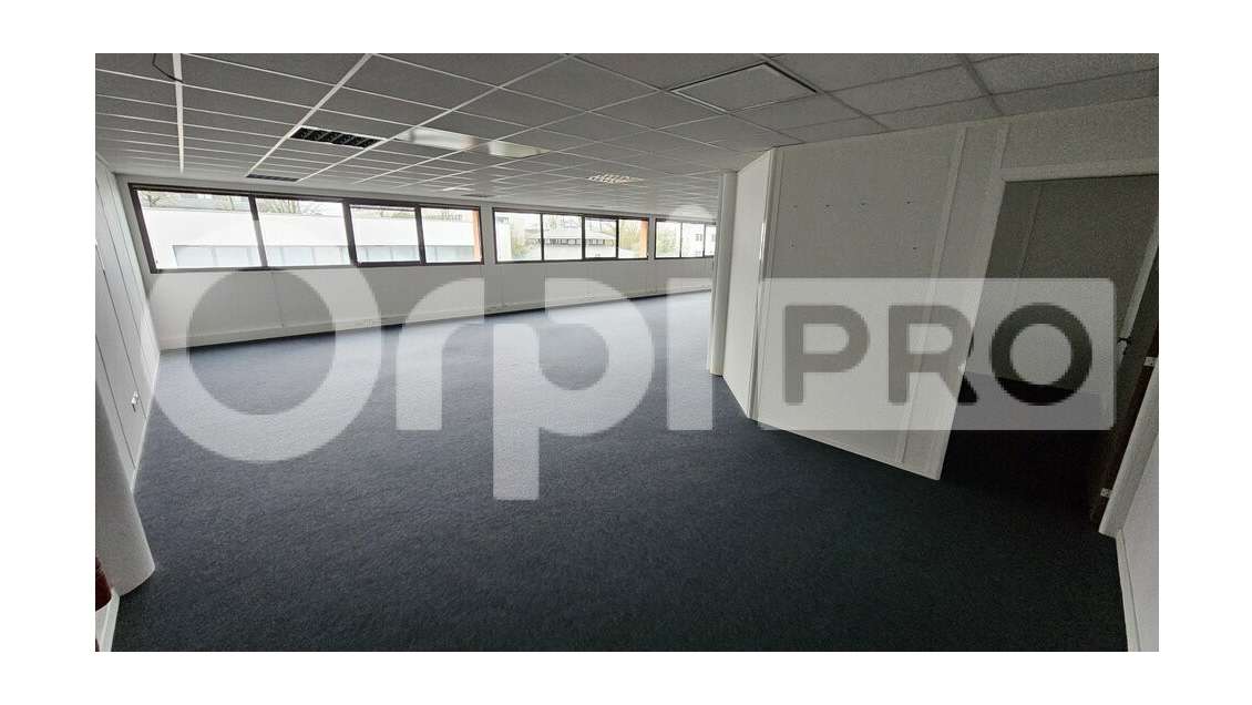 Bureaux aménagés 348m² à louer à Mérignac