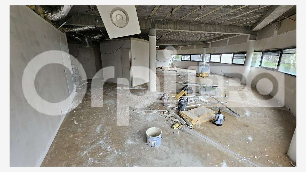 Plateau de bureaux 153m² R+1 à louer à Mérignac