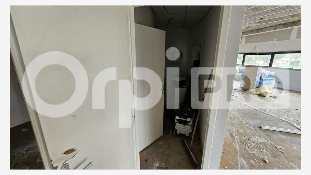 Plateau de bureaux 153m² R+1 à louer à Mérignac