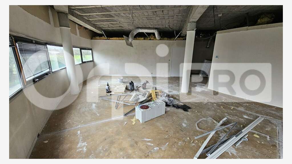 Plateau de bureaux 153m² R+1 à louer à Mérignac
