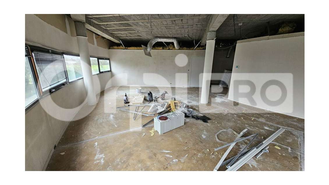 Plateau de bureaux 153m² R+1 à louer à Mérignac