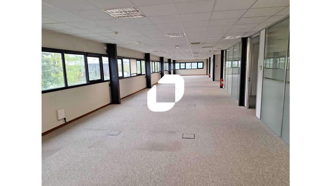 A louer Bureaux 1053m² Merignac