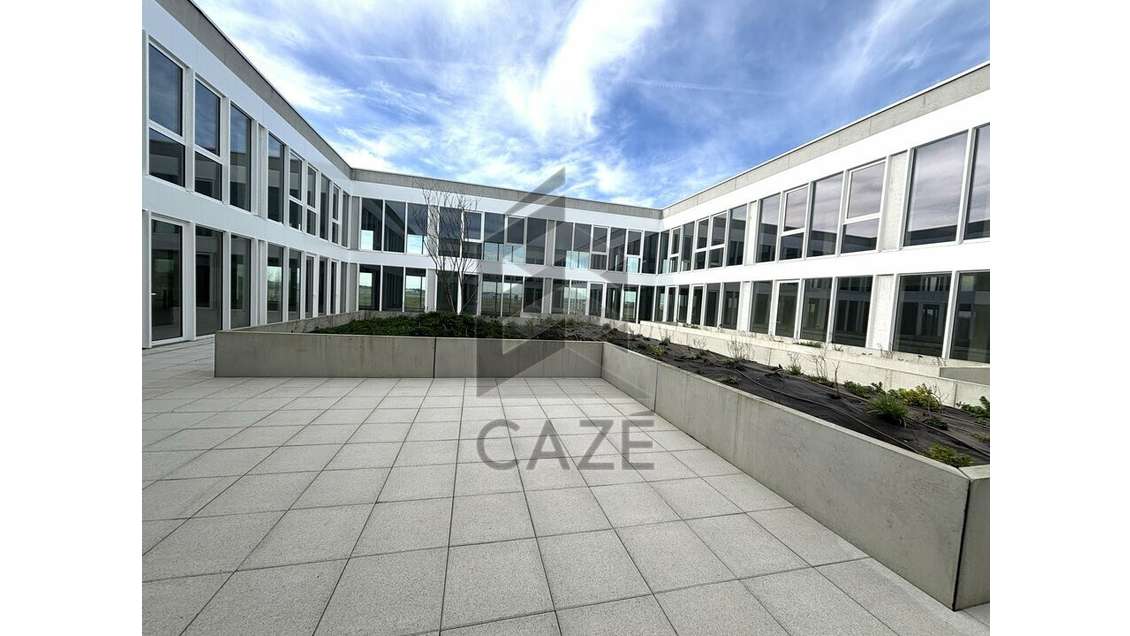 Bureaux neufs face aux pistes Bordeaux Aéroparc