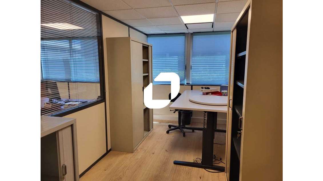 A louer Bureaux 93m² Merignac