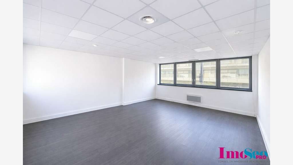 Bureaux 835m² à louer dans le centre de Mérignac