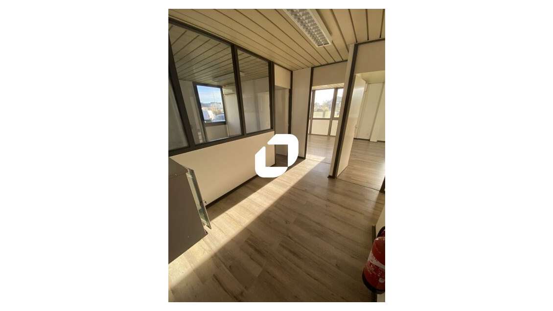 A louer Bureaux 77m² Merignac