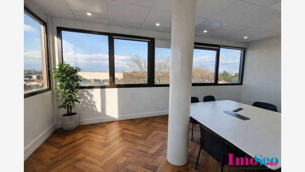 A louer bureaux rénovés 200m² Mérignac Aéroport