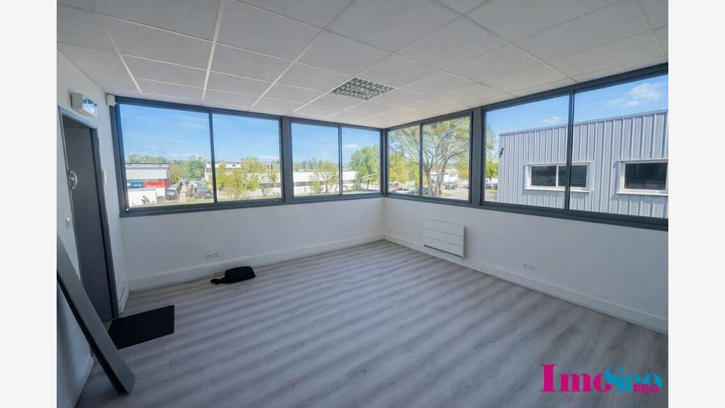 Bureaux 82m² R+1 à louer à Mérignac ZI du Phare