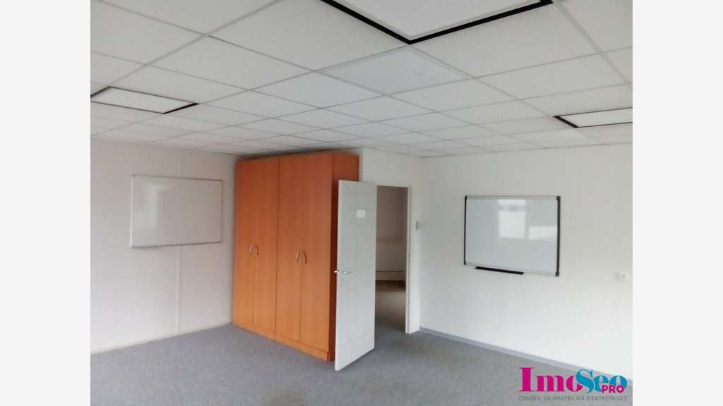 Bureaux 400m² R+1 à louer Mérignac sortie N°11  