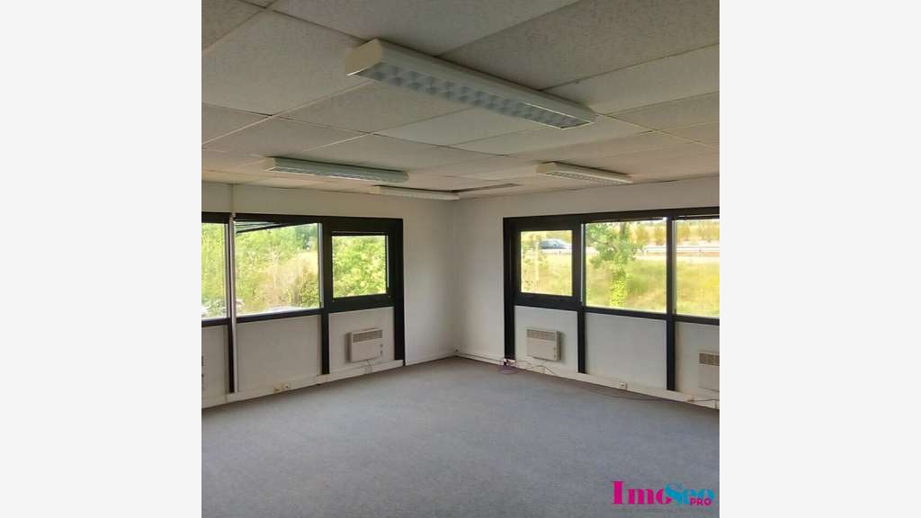 Bureaux 80m² R+1 à louer Mérignac sortie 11 rocade