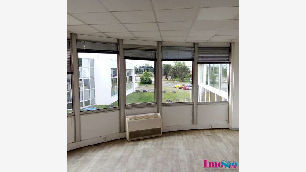 Bureaux 120m² R+1 à louer Mérignac sortie 11 