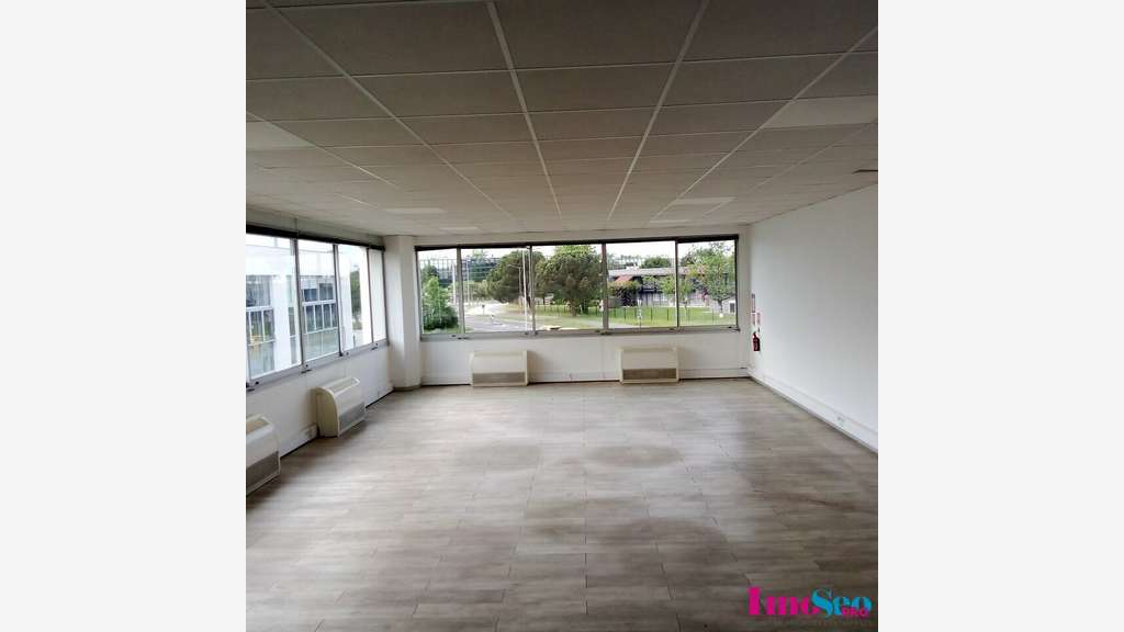 Bureaux 120m² R+1 à louer Mérignac sortie 11 