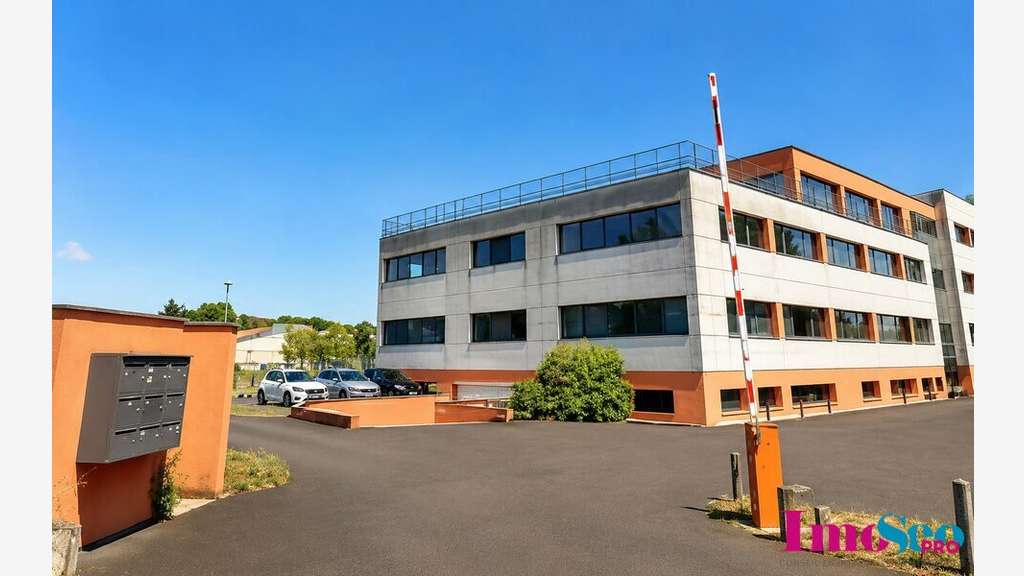 Bureaux 349m² R+2 à louer à Mérignac