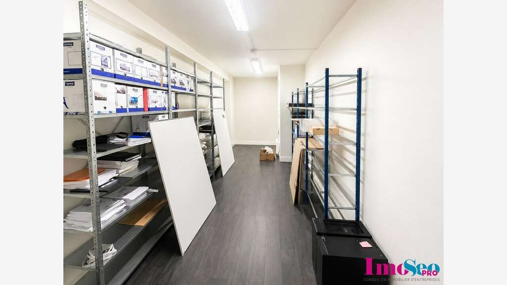 Local professionnel 280m² en R+1 à louer Mérignac