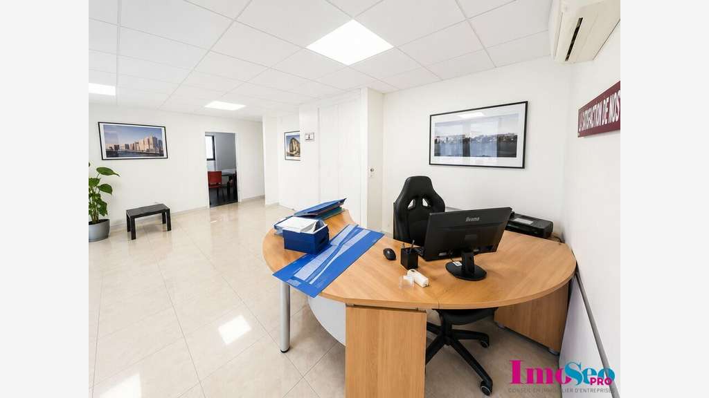 Local professionnel 280m² en R+1 à louer Mérignac