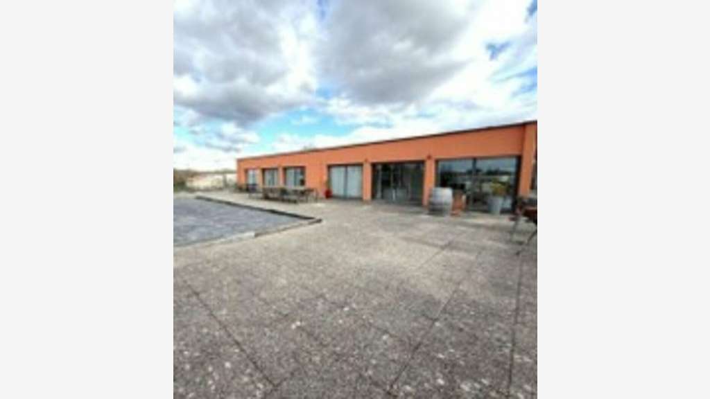 BUREAUX A LOUER - PROCHE TRAMWAY / AEROPORT