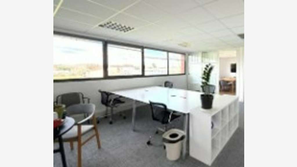 BUREAUX A LOUER - PROCHE TRAMWAY / AEROPORT