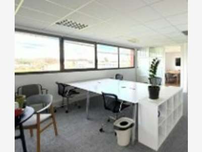BUREAUX A LOUER - PROCHE TRAMWAY / AEROPORT