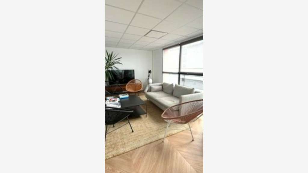 BUREAUX A LOUER - PROCHE TRAMWAY / AEROPORT