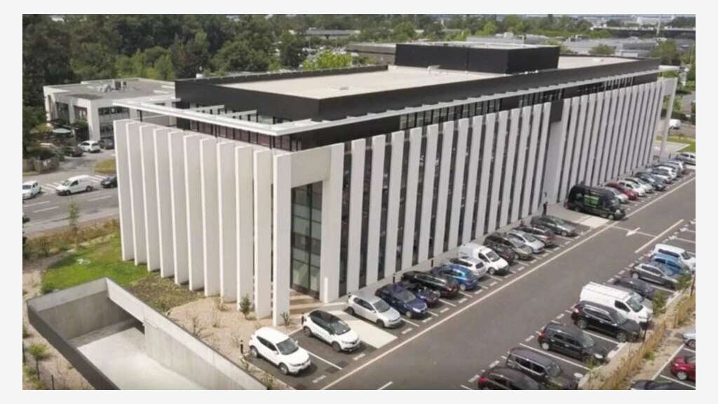 A louer bureaux de 2377m² à Mérignac av Kénnedy