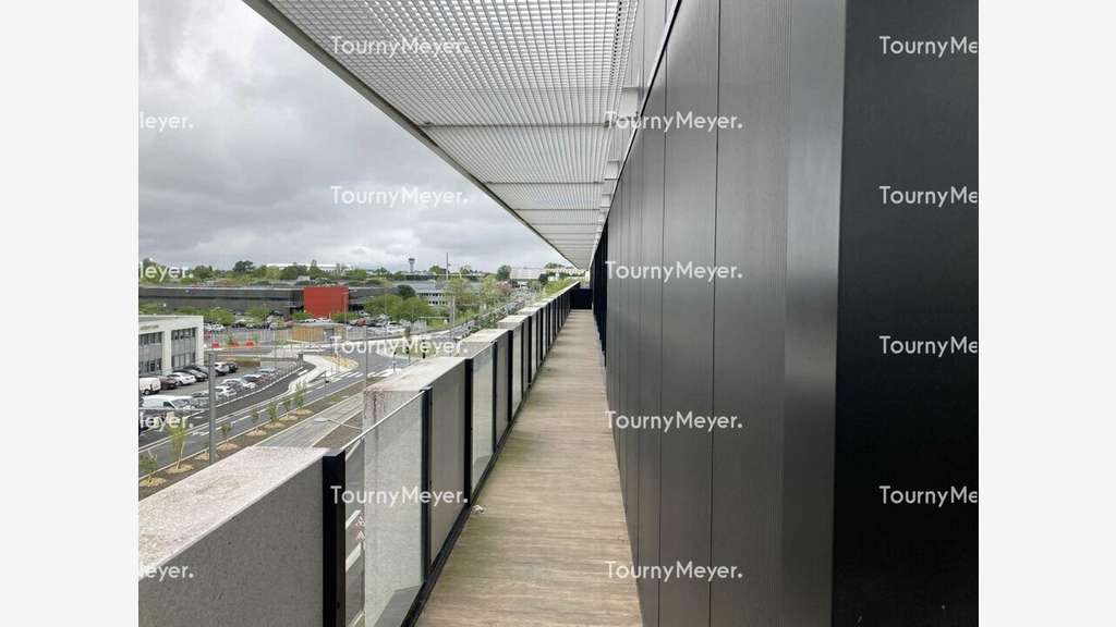 A louer bureaux de 2377m² à Mérignac av Kénnedy